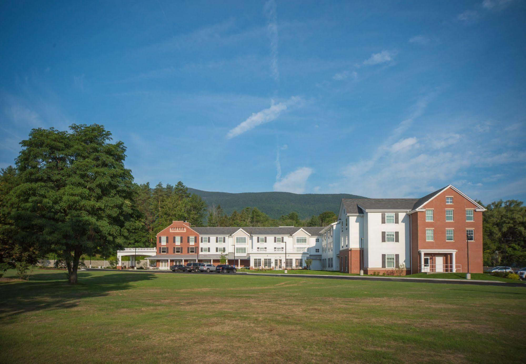 Hampton Inn & Suites Manchester, Vt Exterior foto
